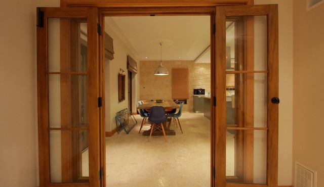 FREE USE OF 7 SEATER CAR : ) Boutique Stone Villa set within an orange grove.