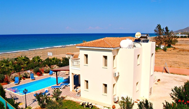 Front Line Beach Villa - Private Swimming Pool - Uninterrupted Sea Views - Wifi in Polis Chryoschous
