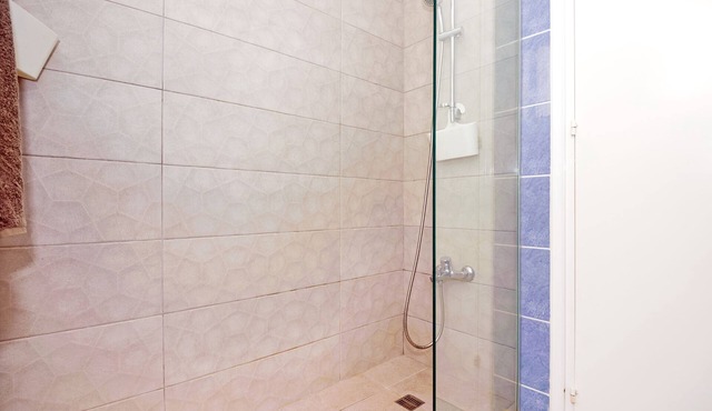 Great ground floor 1 bed apartment with communal pool and close to the sea in Larnaca