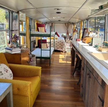 Green Bus unique & private 3 min from Coral Bay