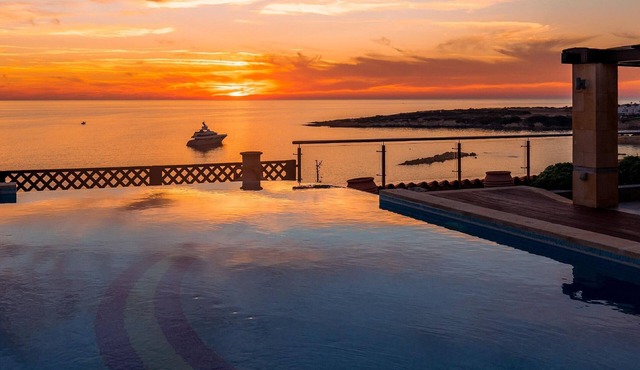 Hotel Coral Beach Resort in Pegeia