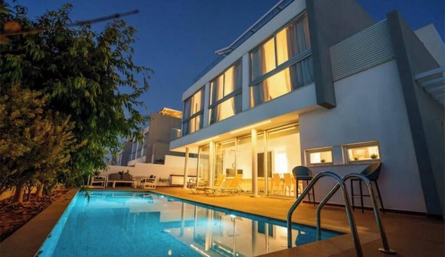 Hubstay - The Royal Palace | Lux Private Pool