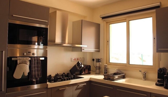 IRINI - Superior Three-Bedroom Luxury Apartment, Just 13 Minute's from Paphos