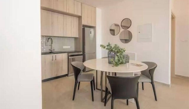 Kalamon Luxury Suite 202 w/Pool and Gym
