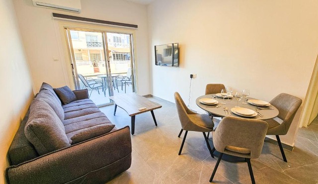 La Magenta Apartments