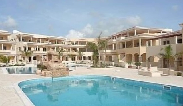 Large 3 bedroom apart. Internet, air-con, stunning balcony overlooking 2 pools in Mandria