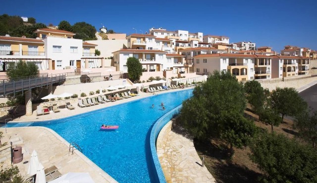 Large Terrace, Sea Views, Shared Pool, Free WiFi, UK TV Package, Air Con, Lift