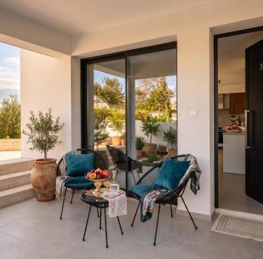 Lemonia Modern Maisonette Fresh 3-BDR Family