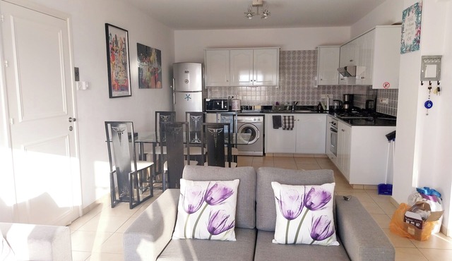 Liopetri 2-bed Apt, Sleeps 6, Pool, 10min to Beach in Liopetri