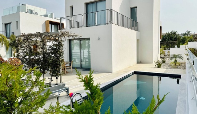 Luxury 4 bdr Villa Nerida