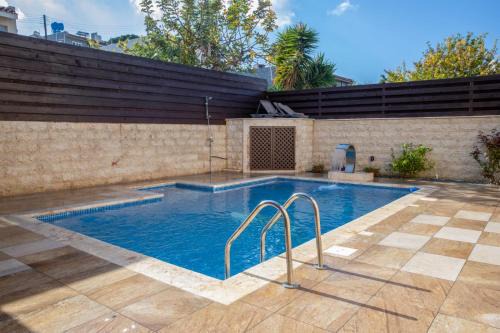 Luxury 5BR Private Villa with Pool - Paphos