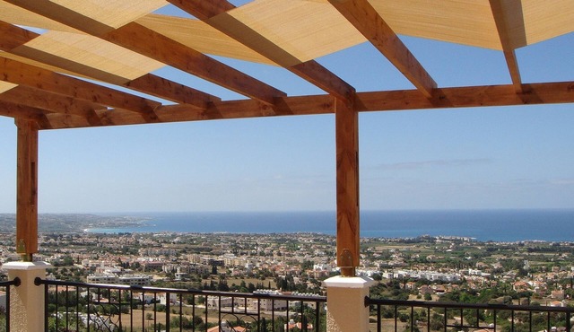 Luxury Private 3 bedroom (sleeps 6)Villa, Breathtaking Views & 200mbps Wi-Fi in Paphos