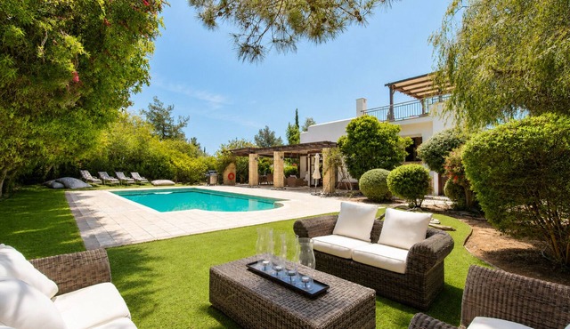 Luxury Villa With Private Pool in Aphrodite Hills