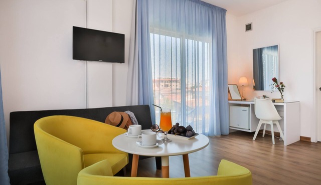 Mikes Kanarium Hotel