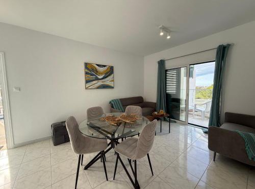 Modern 1 bedroom apartment near the sea in Khlorakas