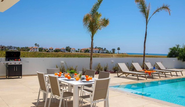 Modern, contemporary villa close to the coast in Larnaca Bay