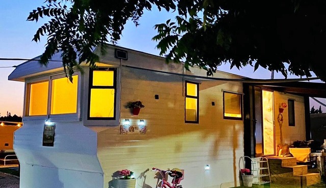 Nefeli's Dollhouse Caravan 10 min from Airport 700 meters from Yeroskipou Beach