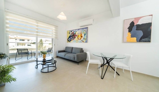 New 1 bedroom flat next to University