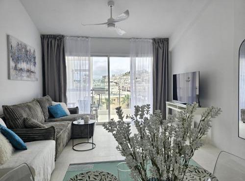 Newly Renovated Venus beach 500 m Gated REGINAgardens1, license oo11363