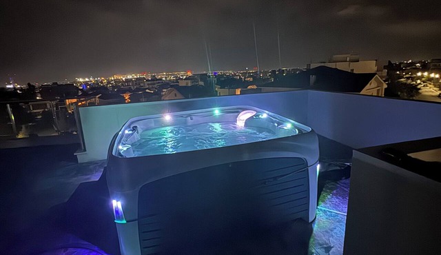 Panoramic Sea Views Private Terrace Hot Tub & Modern Comforts in Lemesos