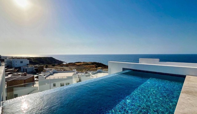 Penthouse | Rooftop Pool · Sea View · 3BR · Beach & Spa
