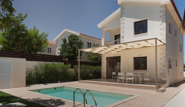 Phaedrus Living Luxury Villa Green Bay