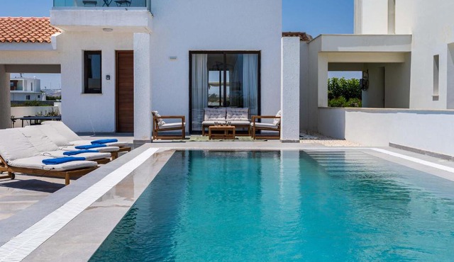 Pool Villa with 3BR Near Beach in Softades