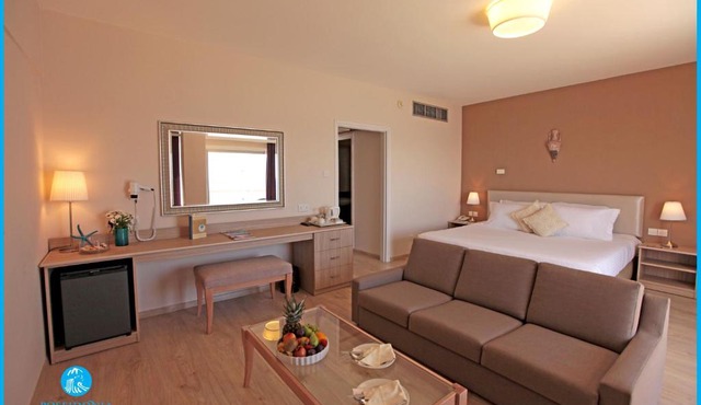Poseidonia Beach Hotel
