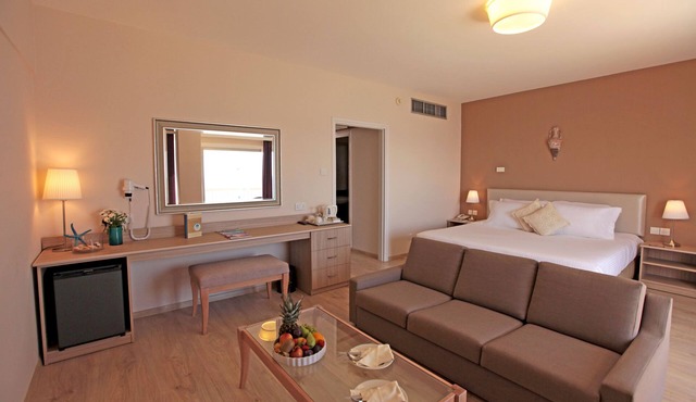 Poseidonia Beach Hotel