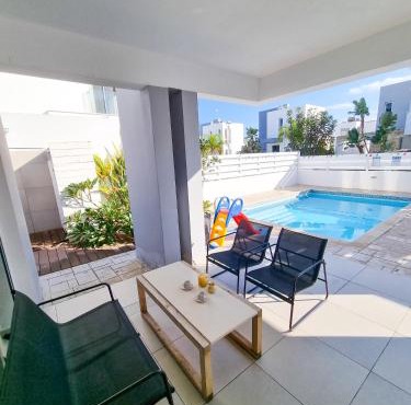 Poser Beach Villa With Private Pool And BBQ