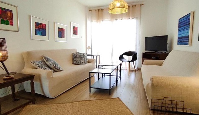 Prime Location - City & Beach - Fast Internet 100-25 mbps - Spacious & Cozy