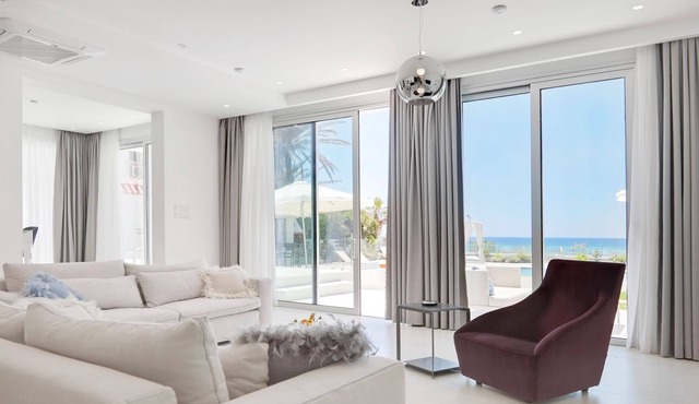 R 995 Regal Villa- Seafront Villa with breakfast,BBQ area and Pool in Ayia Napa