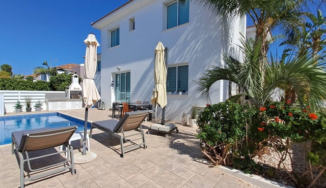 Relaxing Avra Villa