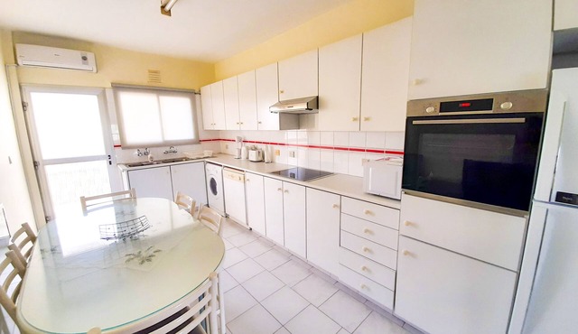 Samson Sea Breeze, 3bed sleeps 6, free WiFi in Limassol