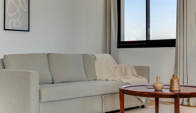 Sanders Cruise - Brand new 1 bdr apt wbalcony