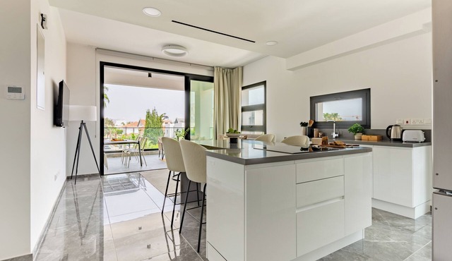 Sanders Evolution 2 - Great 2-Bdr Apt with Balcony in Agios Athanasios