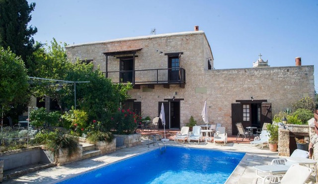 Sappho Manor House in Drousha