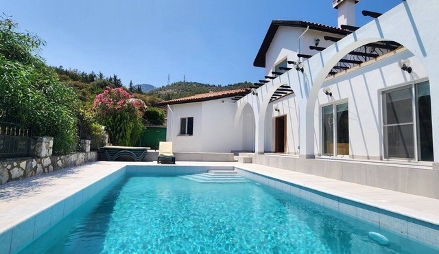 Sleeps6-PrivatePool-SeaViews-PetFriendly in Kyrenia