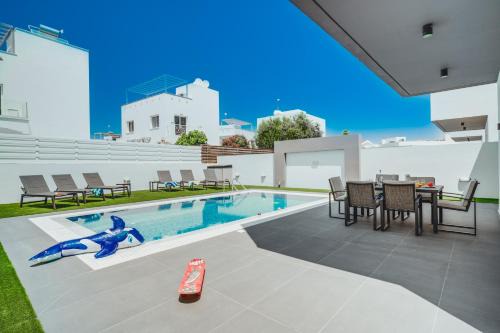 Stay in Style in Modern 3 Bedroom Villas Near Nissi Beach & Square