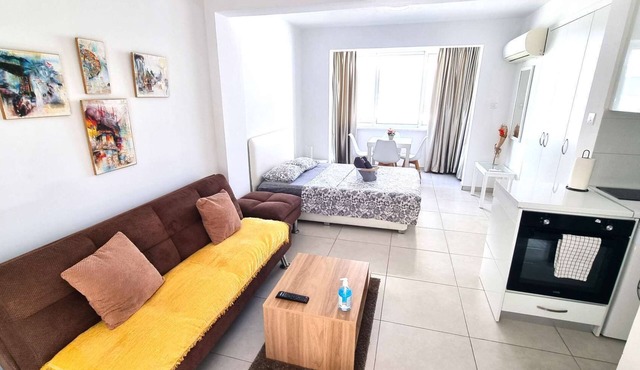 Stylish Studio: 2 Minutes from Kastella Beach in Larnaca