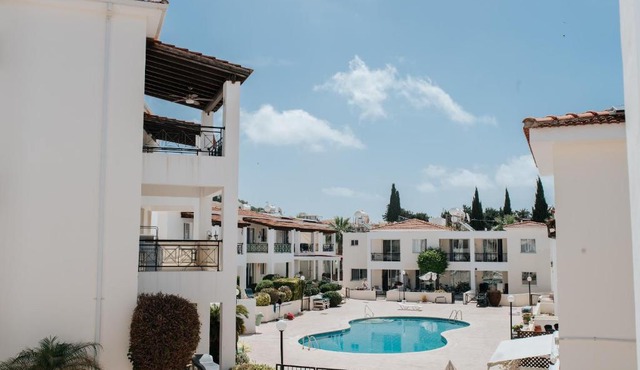 Sunny 2BR Apartment with Pool