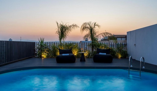 The Penthouse - 3BR Seaview with Private Pool in Larnaca