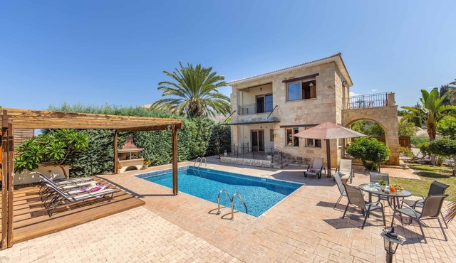 Villa Agathi - Three Bedroom Villa, Sleeps 6 in Argaka