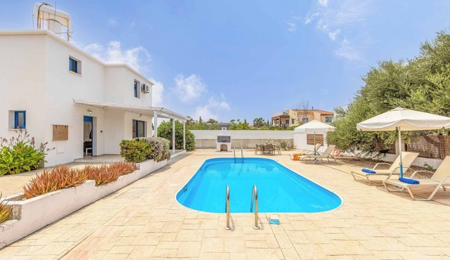 Villa Akti - Two Bedroom Villa, Sleeps 4 in Argaka