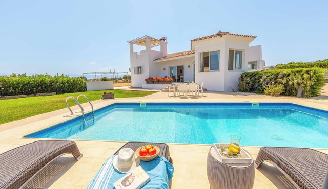 Villa Alexia Cyprus - Three Bedroom Villa, Sleeps 6 in Latchi