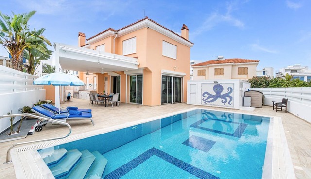 Villa Elliana by Ezoria Villas