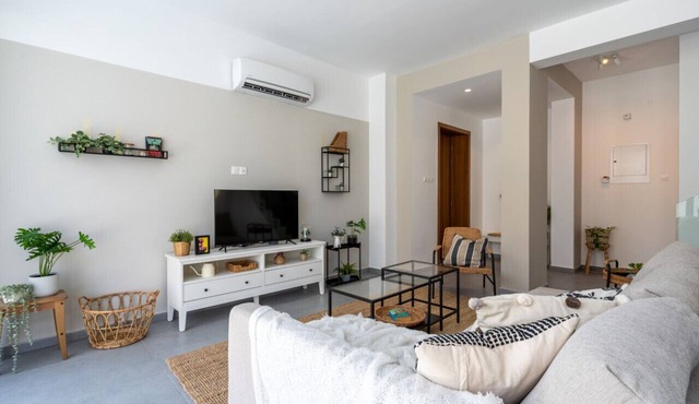 Villa Flora`s 3-Br Retreat with Private Pool & terrace in Protaras in Cyprus - Protaras