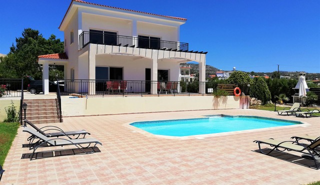 Villa Gabriella - Secluded and Private Luxury! in Peyia