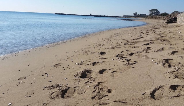 Villa in a private holiday site with direct beach access and pool
