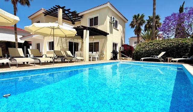 Villa Isabella Premium Residence – 3BR, Pool & Sea View near the Beach